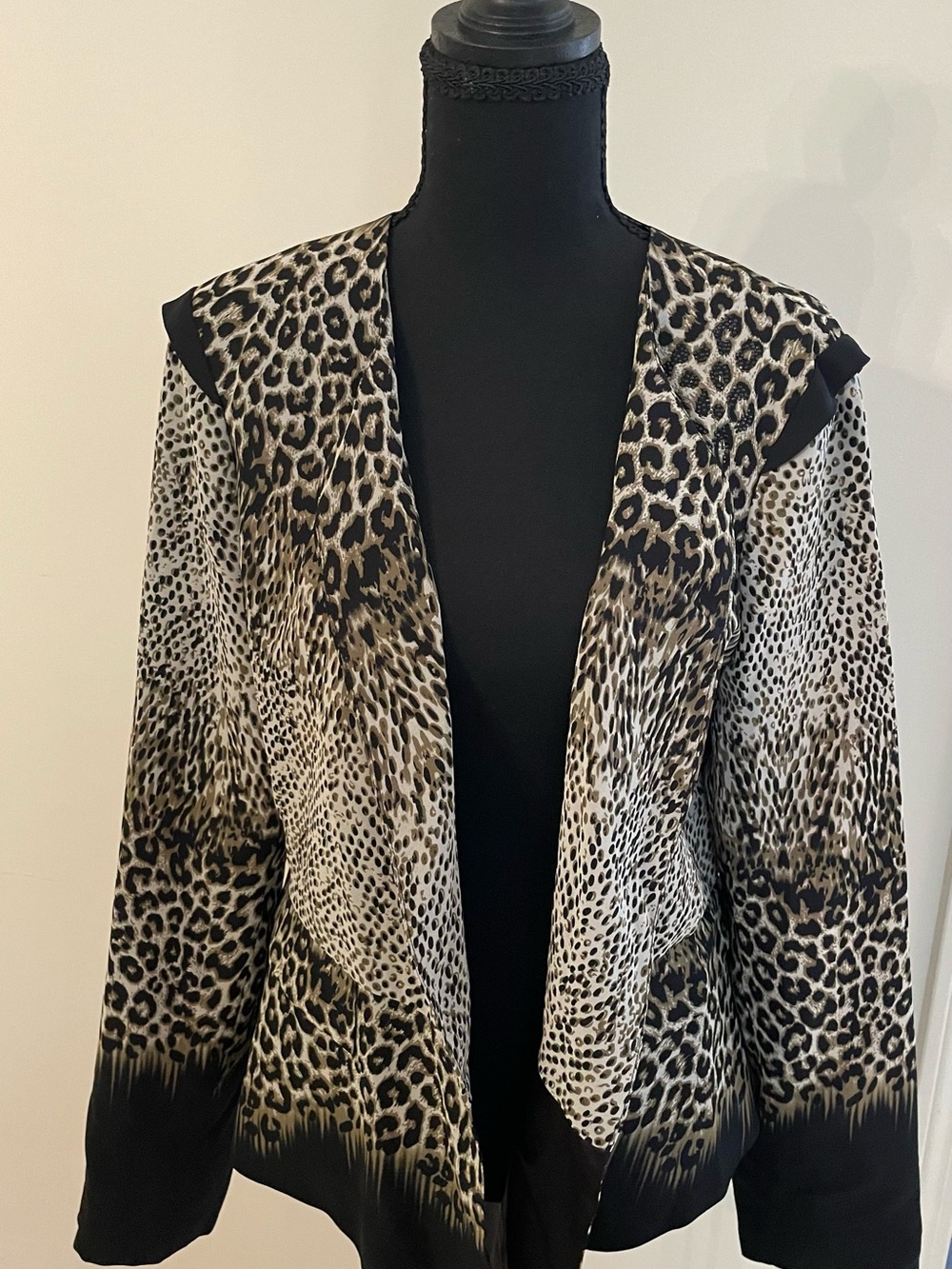 B.L.E.U. Leopard Print Open-Front Blazer Top Soft Embellishment Mobwife Glam, L